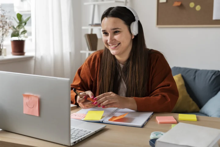 illustrate students learn Vietnamese online